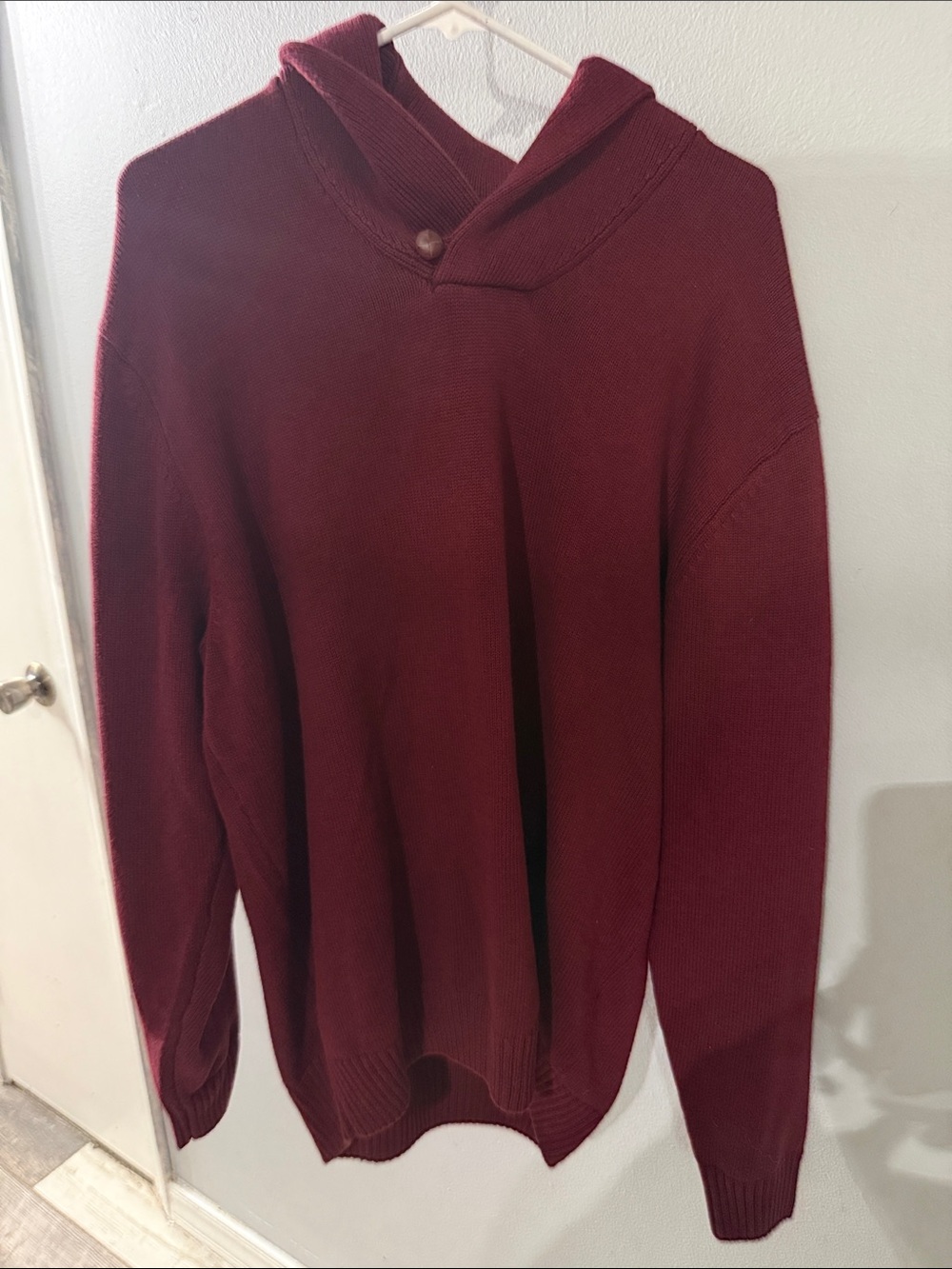 Jos. A. Bank Men's V-Neck Hooded Sweater in Burgundy